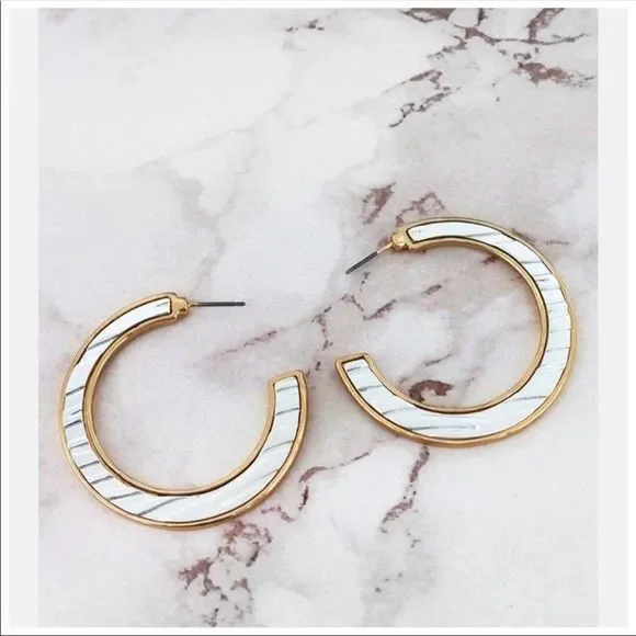 Animal print c hoop earrings - Picture 2 of 2